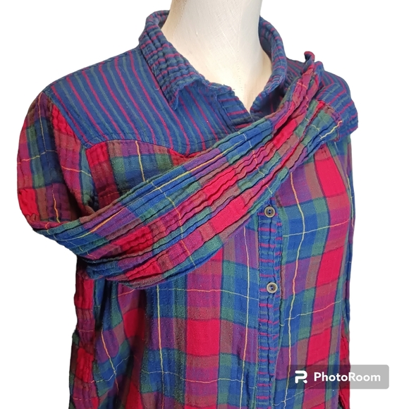 Umgee Plaid Flannel Fray Hem Red Blue Purple Green *missing button* Size Medium - Picture 3 of 9